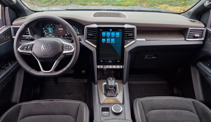 Volkswagen Amarok cena 245900 przebieg: 5500, rok produkcji 2023 z Łapy małe 301